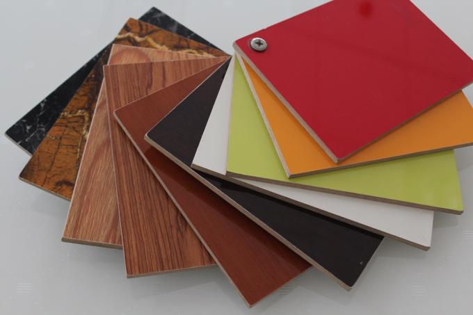 Хигх-денситы прокатанная фибровым картоном доска МДФ покрытая облицовкой бумаги меламина деревянной