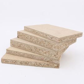 Китай Листы доски частицы первого класса прокатанные твердой древесиной для макулатурного картона мебели сырцового завод